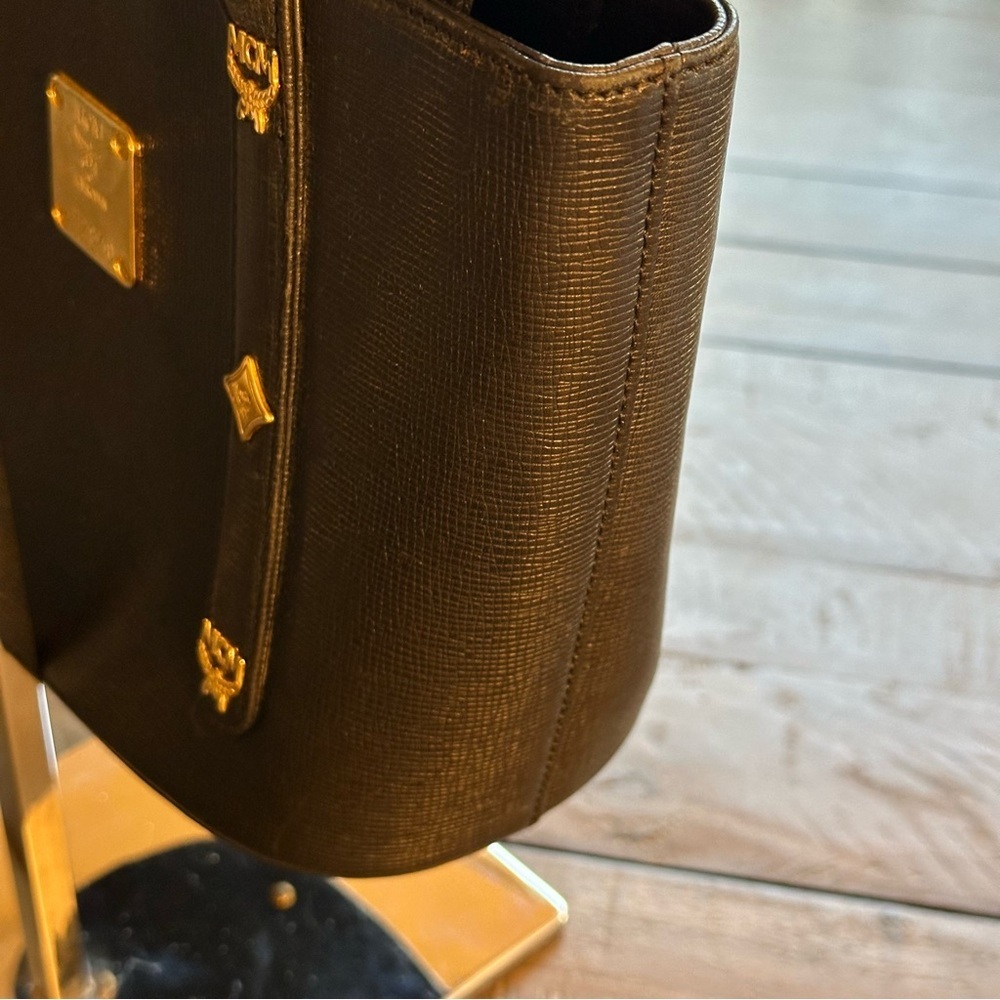 🔥Authentic Vintage MCM Small Black Saffiano  Leather Tote Bag/ Flap Closure 🔥 - Picture 4 of 13